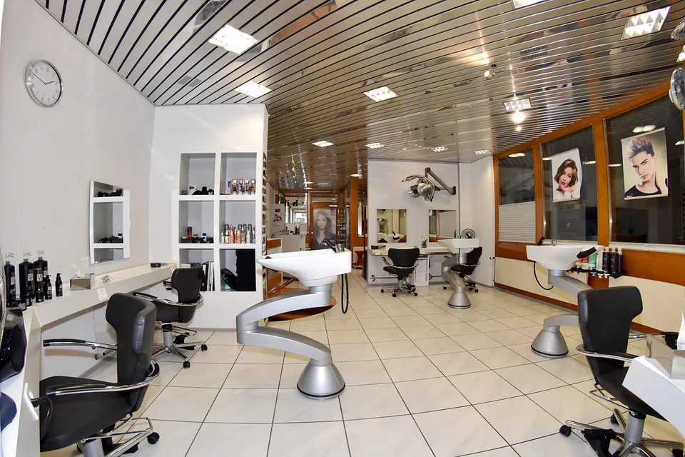 Eigener Coiffeur-/Beauty-Salon: eingerichtet + bezugsbereit – Foto 5 von 13