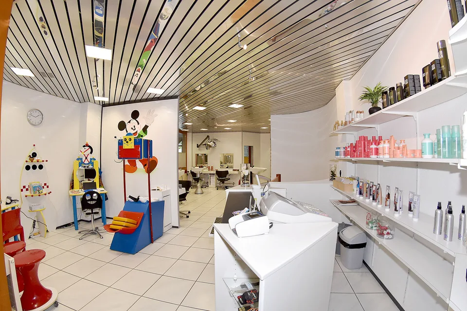 Eigener Coiffeur-/Beauty-Salon: eingerichtet + bezugsbereit – Foto 3 von 13