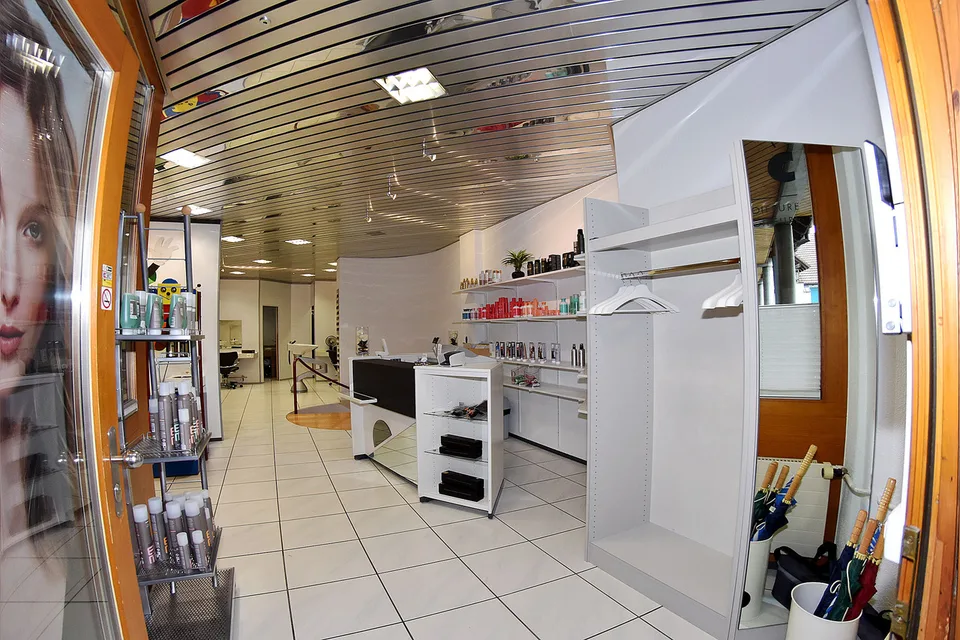 Eigener Coiffeur-/Beauty-Salon: eingerichtet + bezugsbereit – Foto 2 von 13