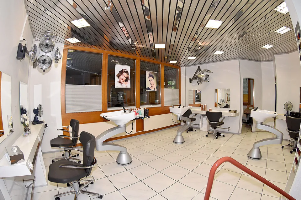 Eigener Coiffeur-/Beauty-Salon: eingerichtet + bezugsbereit – Foto 4 von 13