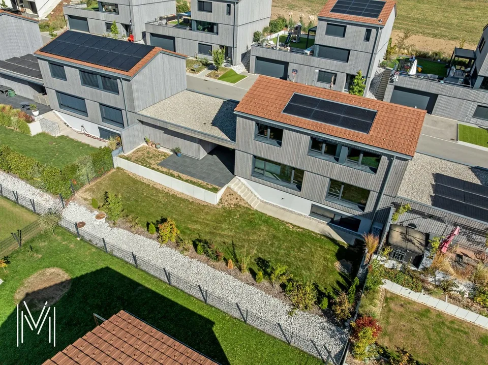 MAGNIFICENT CONTEMPORARY SINGLE-FAMILY HOME WITH 5.5 ROOMS - Wooden architecture, modern comfort, and high quality of life between Fribourg and Bulle – photo 2 of 20