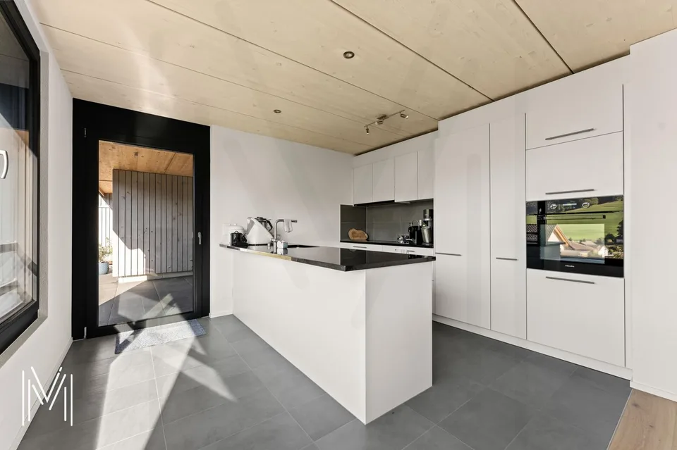 MAGNIFICENT CONTEMPORARY SINGLE-FAMILY HOME WITH 5.5 ROOMS - Wooden architecture, modern comfort, and high quality of life between Fribourg and Bulle – photo 7 of 20
