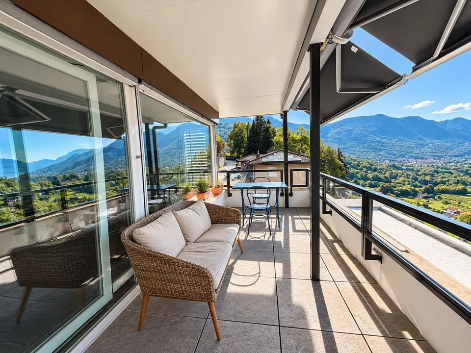Cagiallo_ Lumineux Attico 4 pièces avec terrasse et piscine – photo 2 sur 12