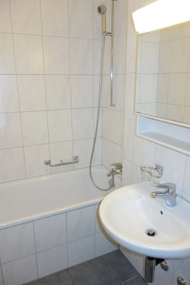 Appartamento di charme in vecchio edificio nel bel Wipkingen – foto 4 di 7