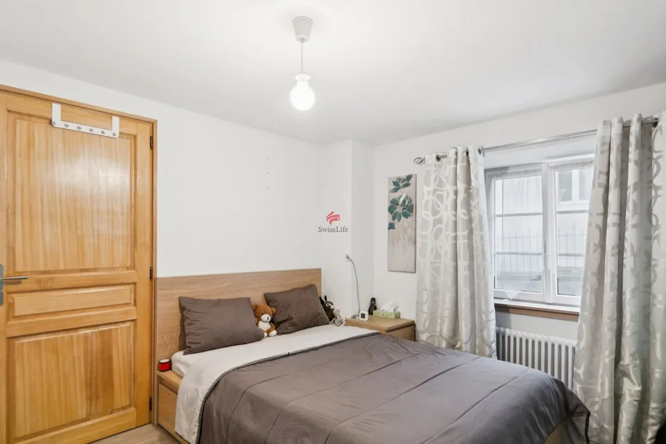 Mieteinbringendes Gebäude mit 5 Wohnungen, Büroräumen und Parkplätzen – Foto 6 von 10