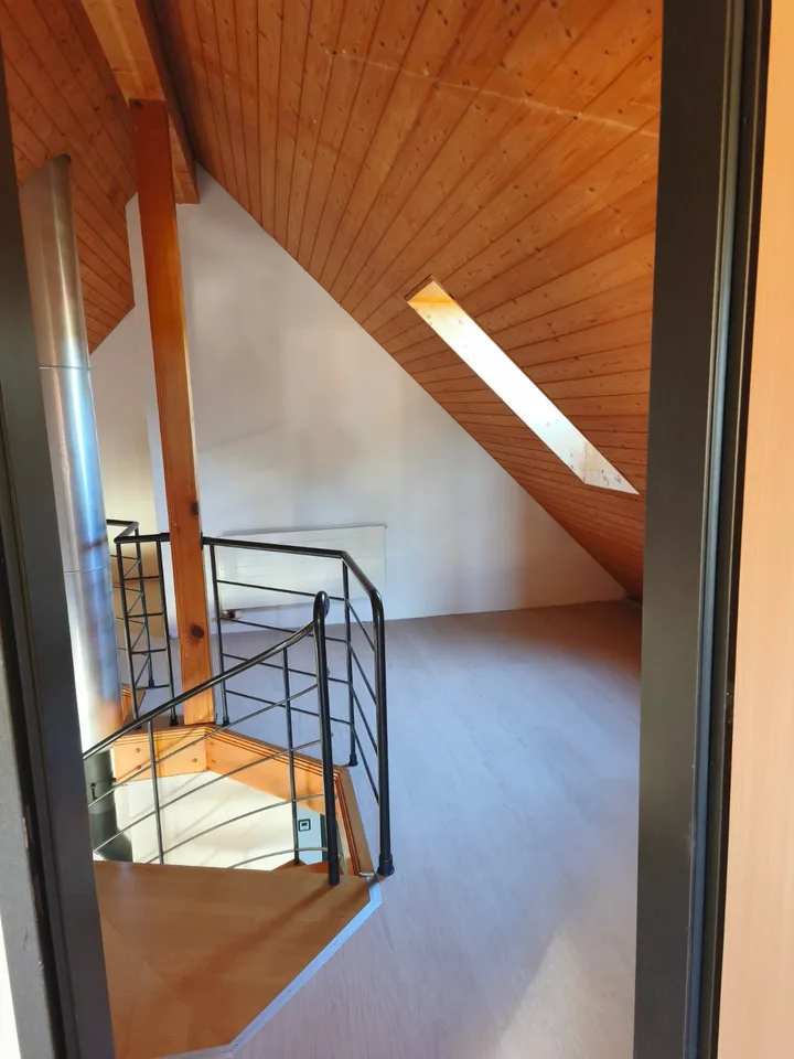 Exclusive 3.5-room maisonette apartment with gallery and Swedish stove – photo 10 of 13
