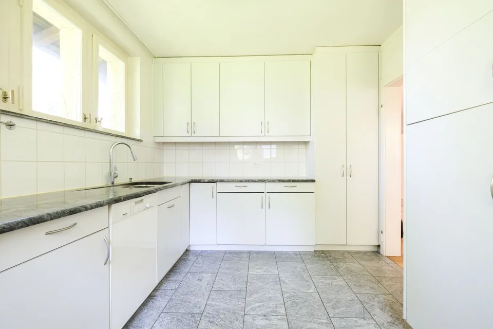 Beaucoup d'espace pour un temps limité - Maison de 7,5 pièces avec grand jardin à Bottmingen – photo 7 sur 14