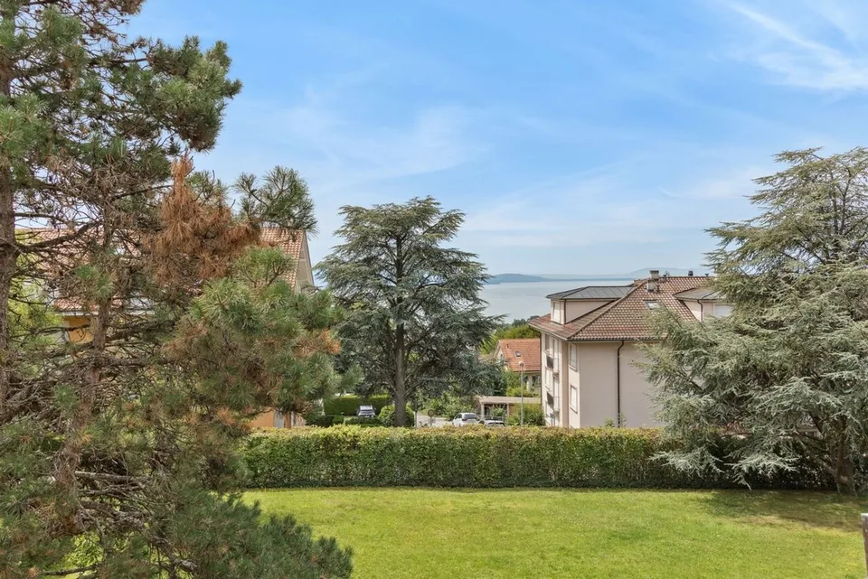 Schönes Apartment mit großem Garten - Sehr schöner Blick auf den See – Foto 2 von 11
