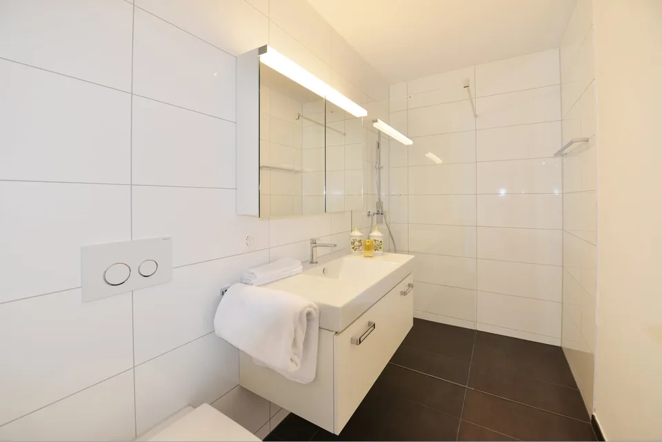 Luxuriöse 3,5 Zi-Wohnung im Herzen von Siebnen SZ – Foto 2 von 16
