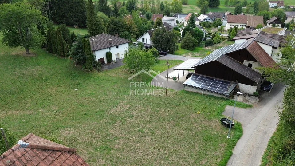 Ampio terreno edificabile con potenziale di sviluppo & casa multifamiliare ristrutturata – foto 4 di 6