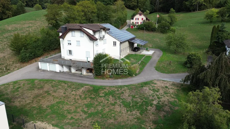 Ampio terreno edificabile con potenziale di sviluppo & casa multifamiliare ristrutturata – foto 3 di 6