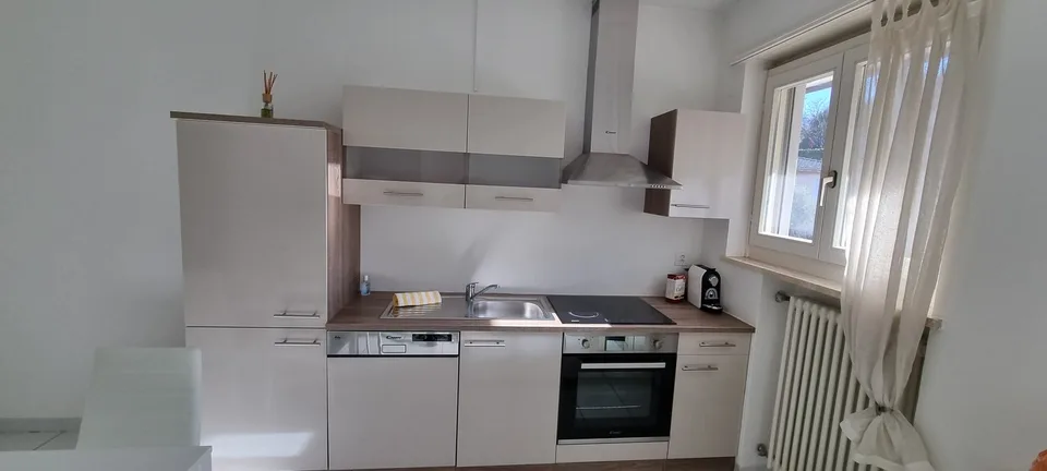 Schöne 2 Zi-Wohnung mit Terrasse, – Foto 2 von 7