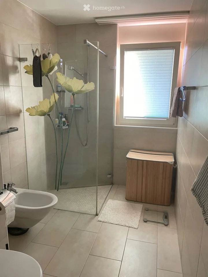 Moderne 2.5-Zimmer-Wohnung in Neuenhof mit Balkon – Foto 5 von 10