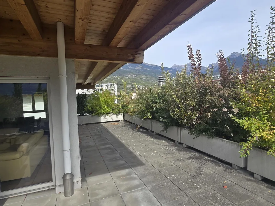 Splendid 5.5-room attic apartment in Conthey – photo 10 of 12