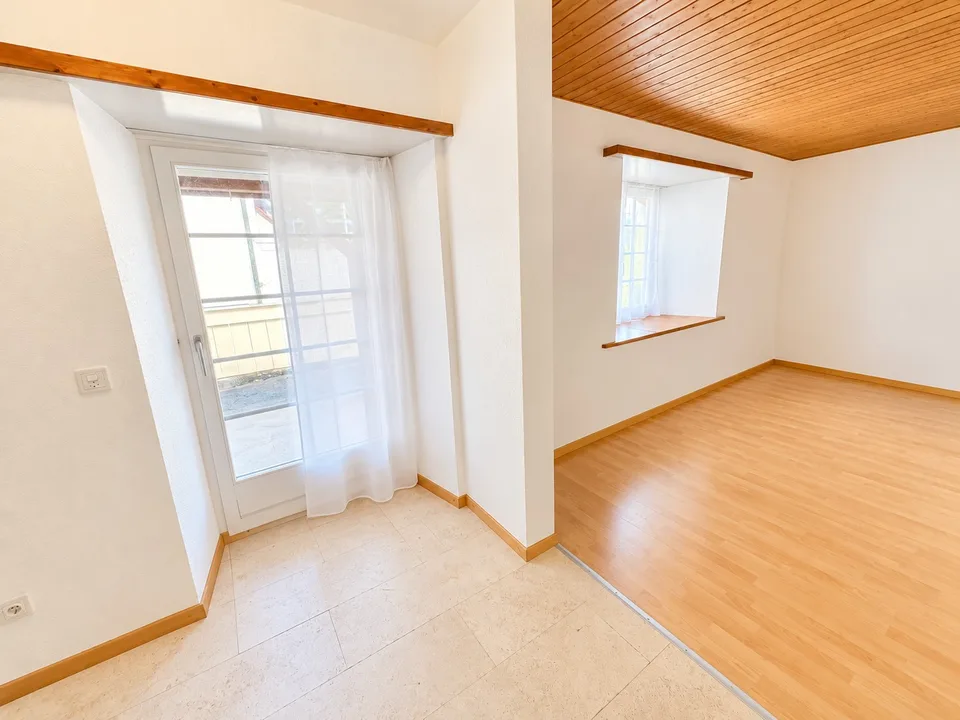 Appartement confortable de 2,5 pièces avec grand balcon à Oberbuchsiten – photo 2 sur 9