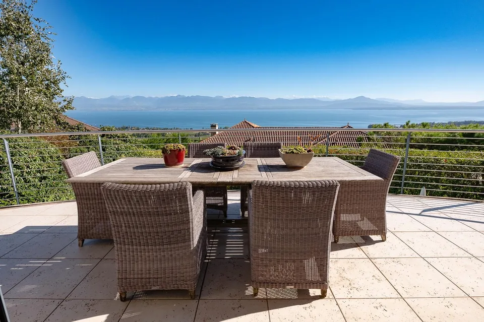 Proprietà magnifica, vista sul lago e le Alpi – foto 4 di 13