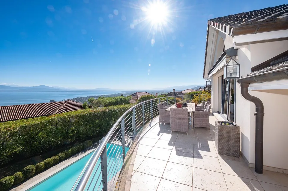 Proprietà magnifica, vista sul lago e le Alpi – foto 3 di 13