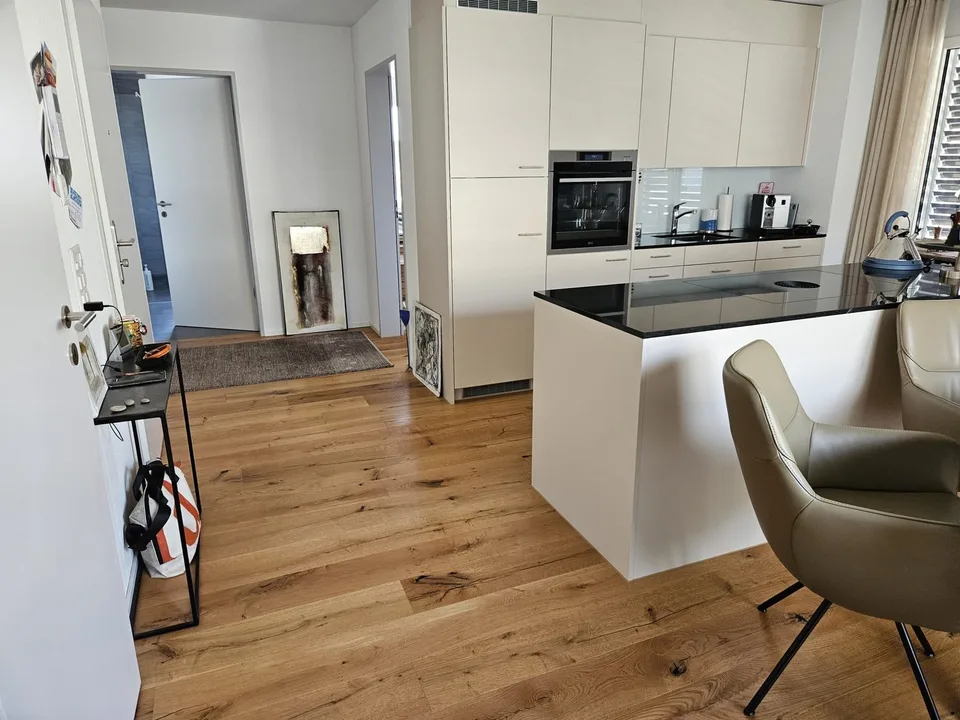 Moderne 3.5-Zimmer-Attikawohnung 86m2 mit Terrasse 93m2 und Balkon – Foto 3 von 16