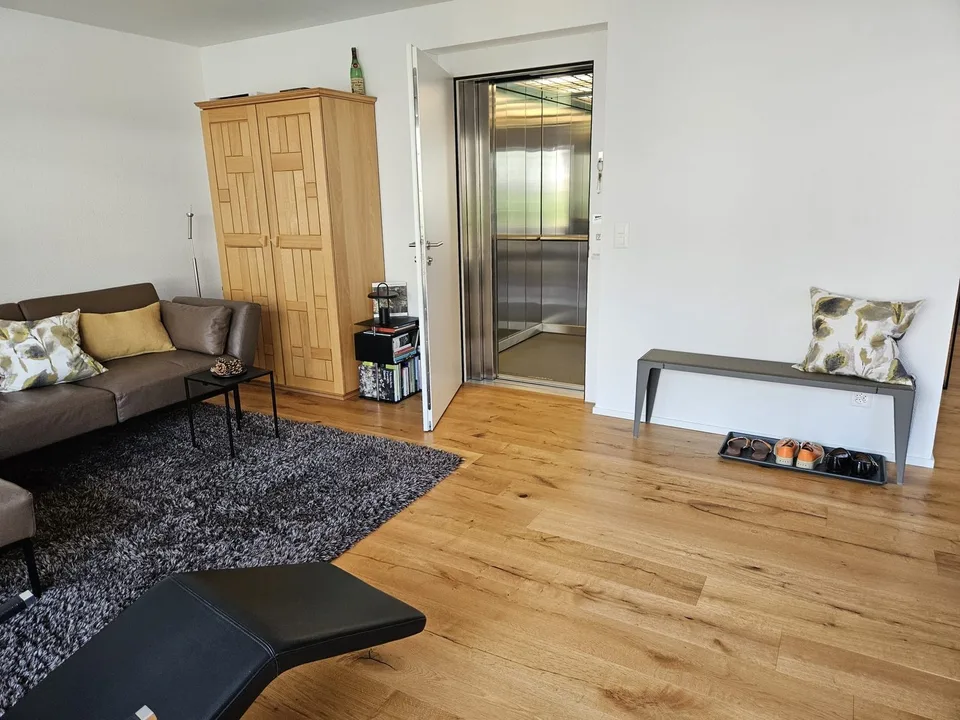 Moderne 3.5-Zimmer-Attikawohnung 86m2 mit Terrasse 93m2 und Balkon – Foto 4 von 16
