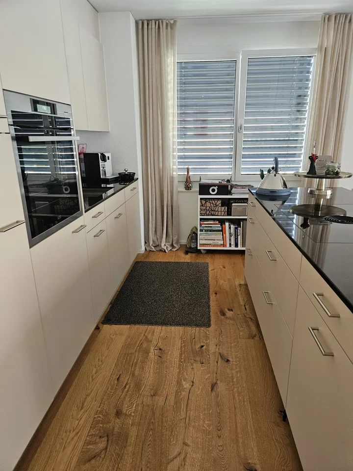 Moderne 3.5-Zimmer-Attikawohnung 86m2 mit Terrasse 93m2 und Balkon – Foto 5 von 16