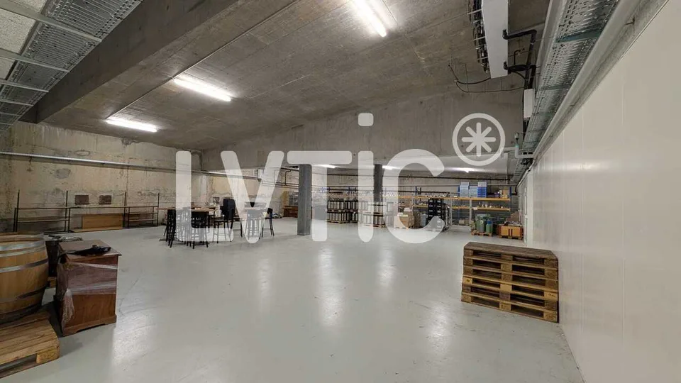 Dépôt, atelier, laboratoire de 800 m2 à louer à Bussigny – photo 3 sur 9