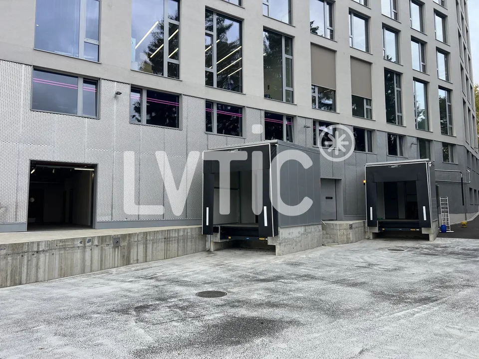 Dépôt, atelier, laboratoire de 800 m2 à louer à Bussigny – photo 5 sur 9