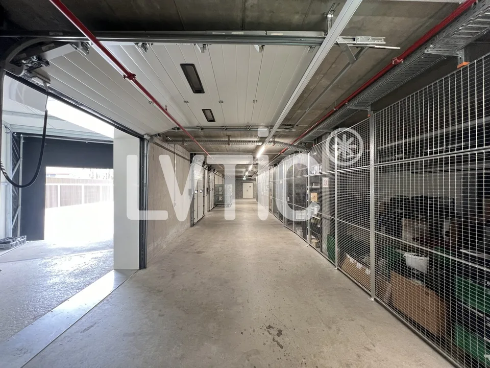 Dépôt, atelier, laboratoire de 800 m2 à louer à Bussigny – photo 6 sur 9