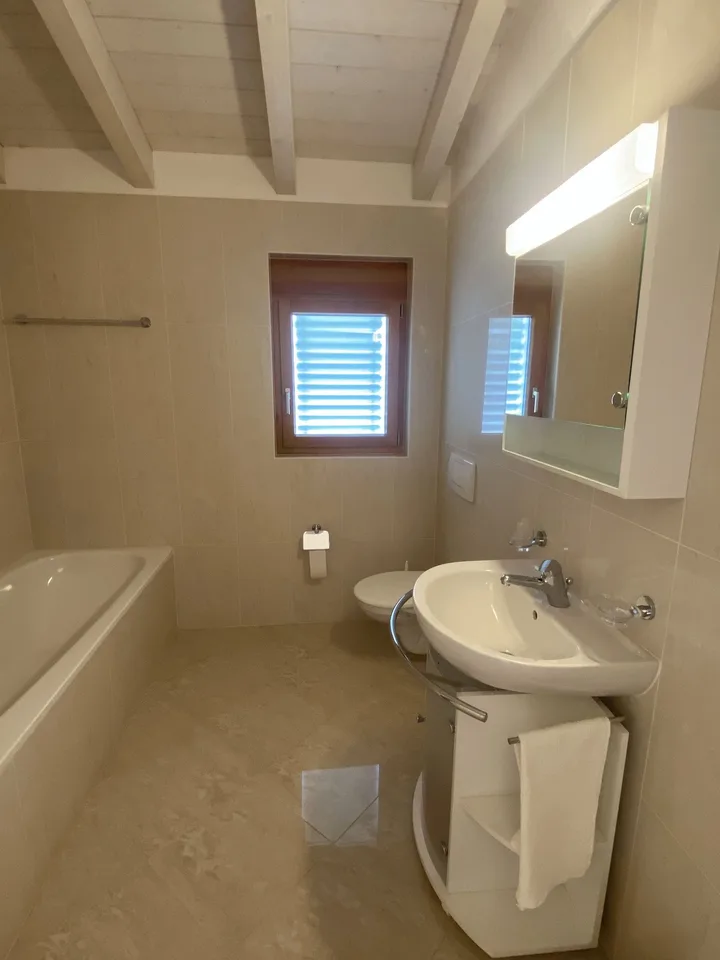 Charmant appartement de vacances 4,5 pièces avec piscine extérieure – photo 10 sur 12
