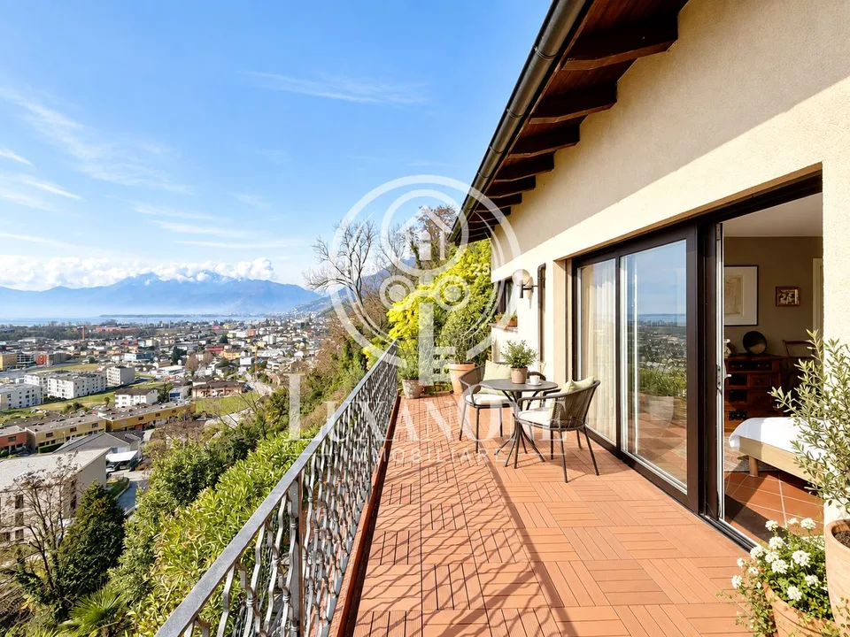 Villa panoramique exclusive à Gordola avec piscine chauffée et vue imprenable sur le lac – photo 3 sur 14