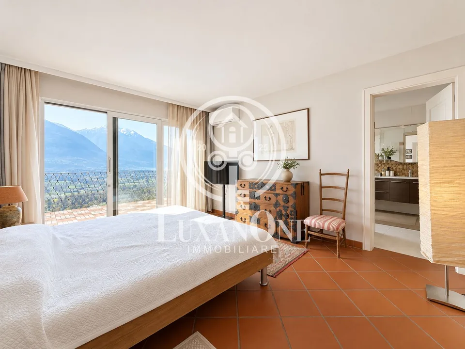 Villa panoramique exclusive à Gordola avec piscine chauffée et vue imprenable sur le lac – photo 12 sur 14