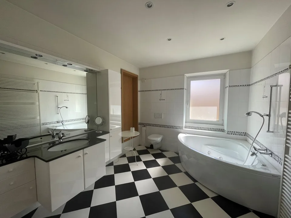 Haus mit 4½ Zimmern, mit Seeblick CHF 1'950.00 + Pauschale Ausgaben – Foto 10 von 11