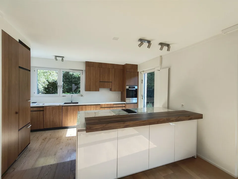 Exklusives 5½-Zimmer-Einfamilienhaus mit Garten, Balkon und Garage in Arlesheim – Foto 4 von 25