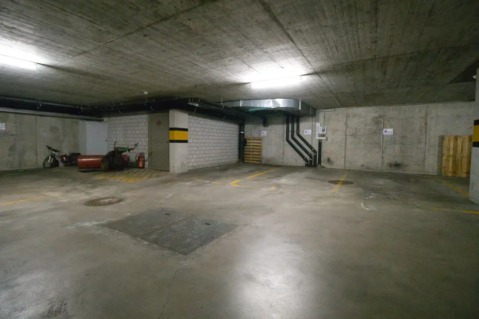 Bright, fully developed office and commercial spaces at a top price! – photo 15 of 17