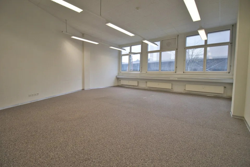 Bright, fully developed office and commercial spaces at a top price! – photo 11 of 17