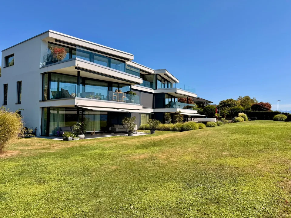 VIVERE DI LUSSO — PENTHOUSE DEL SUPERLATIVO — ATMOSFERA DI VACANZA AL REBBERG - VISTA PANORAMICA 360° GRANDIOSA – foto 2 di 18