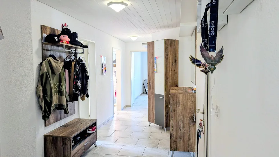 Lumineux avec deux balcons, cheminée & deux cases de garage – photo 7 sur 25