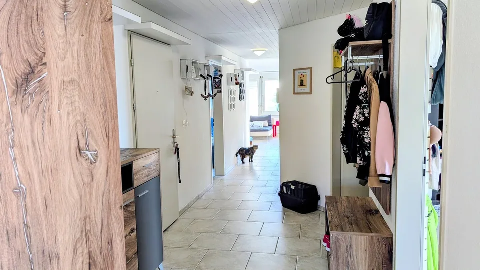 Lumineux avec deux balcons, cheminée & deux cases de garage – photo 8 sur 25
