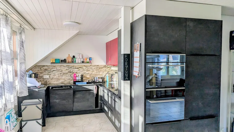 Lumineux avec deux balcons, cheminée & deux cases de garage – photo 6 sur 25