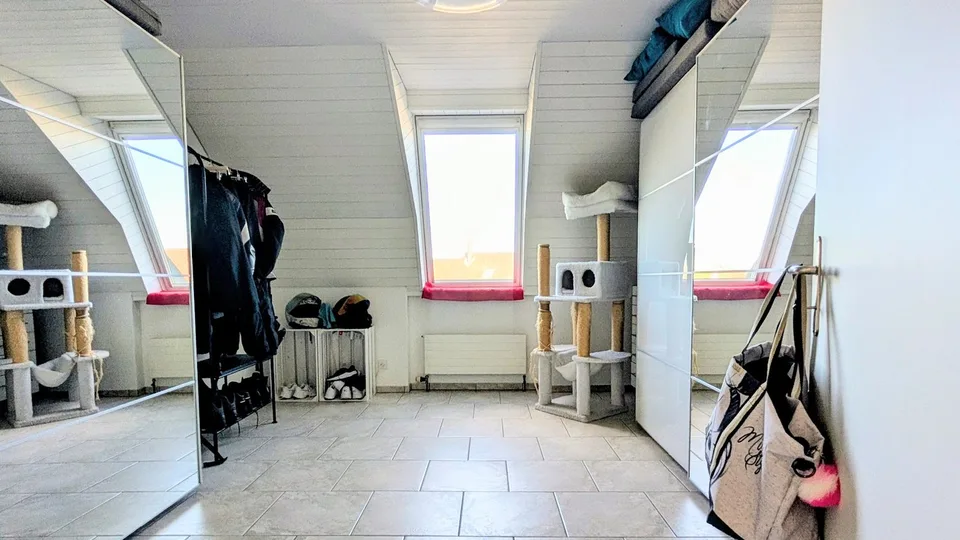 Lumineux avec deux balcons, cheminée & deux cases de garage – photo 16 sur 25