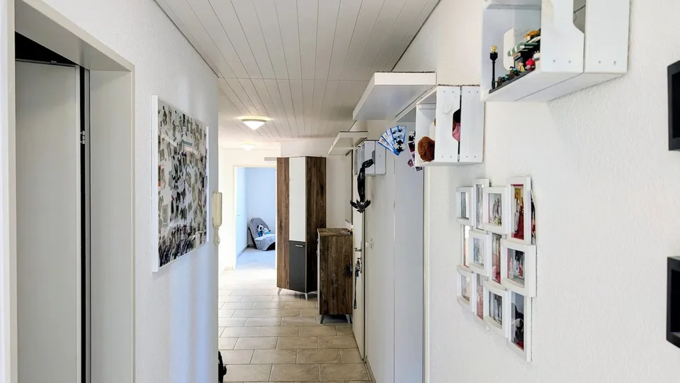 Lumineux avec deux balcons, cheminée & deux cases de garage – photo 9 sur 25