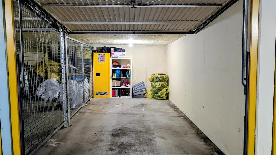 Lumineux avec deux balcons, cheminée & deux cases de garage – photo 22 sur 25