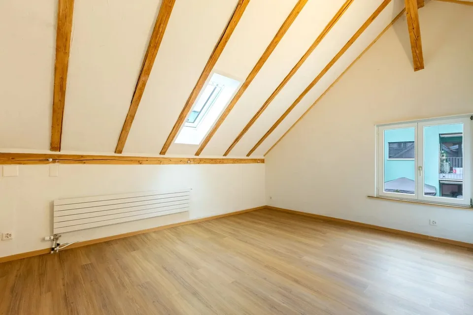 Casa semindipendente di 3,5 locali appena ristrutturata in affitto a Kollbrunn – foto 4 di 10
