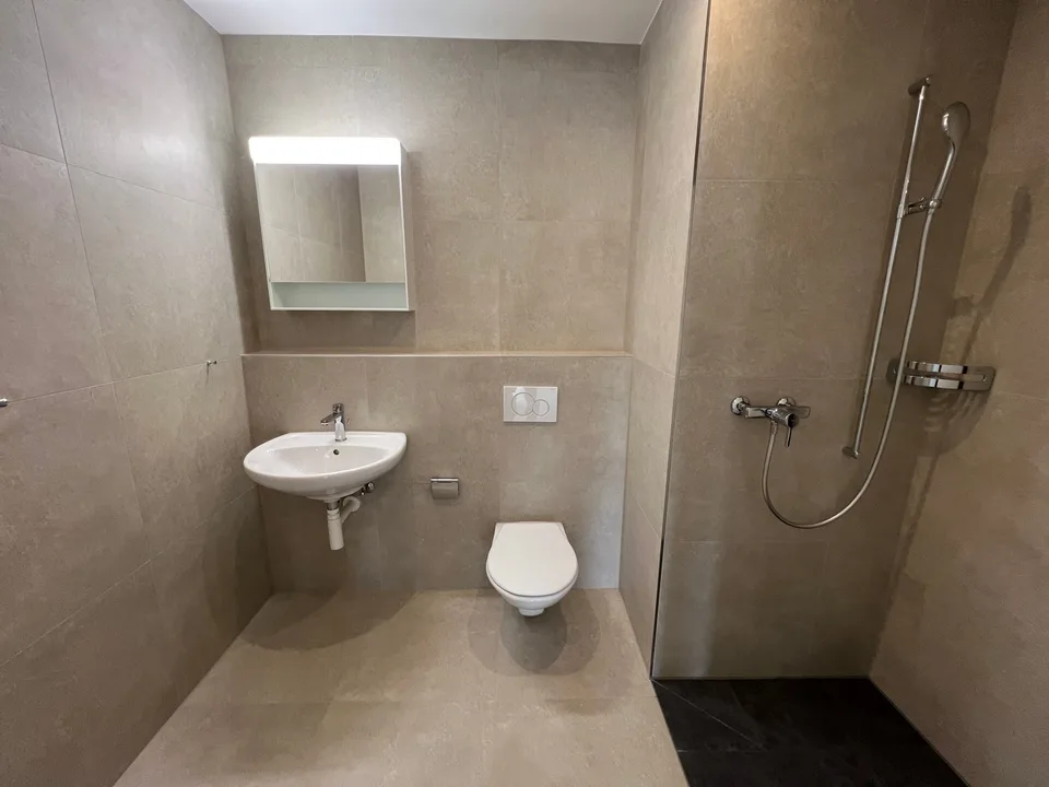 Appartement moderne de 2,5 pièces dans un immeuble neuf – disponible immédiatement à Wil SG – photo 8 sur 11