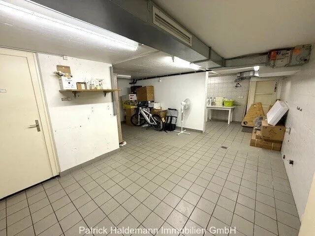 Spazio commerciale polivalente nel centro del villaggio – foto 5 di 8