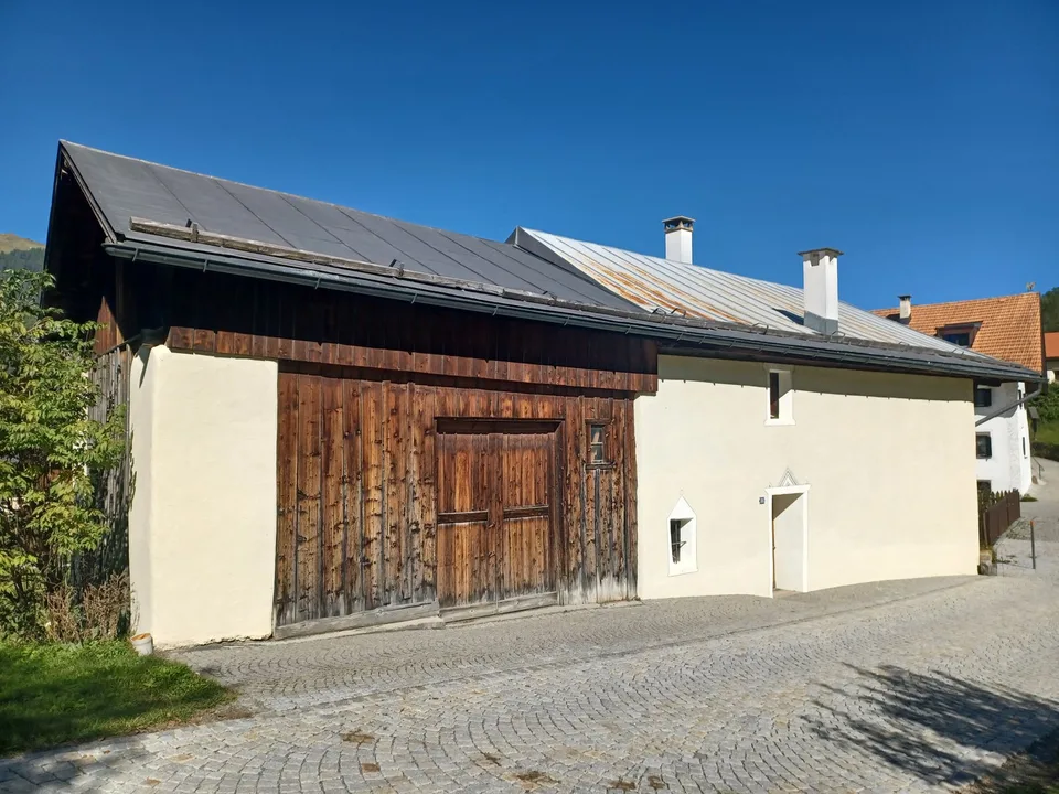 A piece of Engadine history - historic residential house with stable building – photo 10 of 11