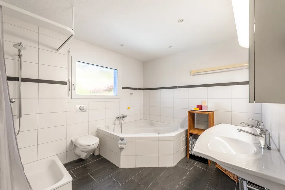 Modern, luxurious 7½-room villa with a heated swimming pool, etc. – Foto 8 von 13