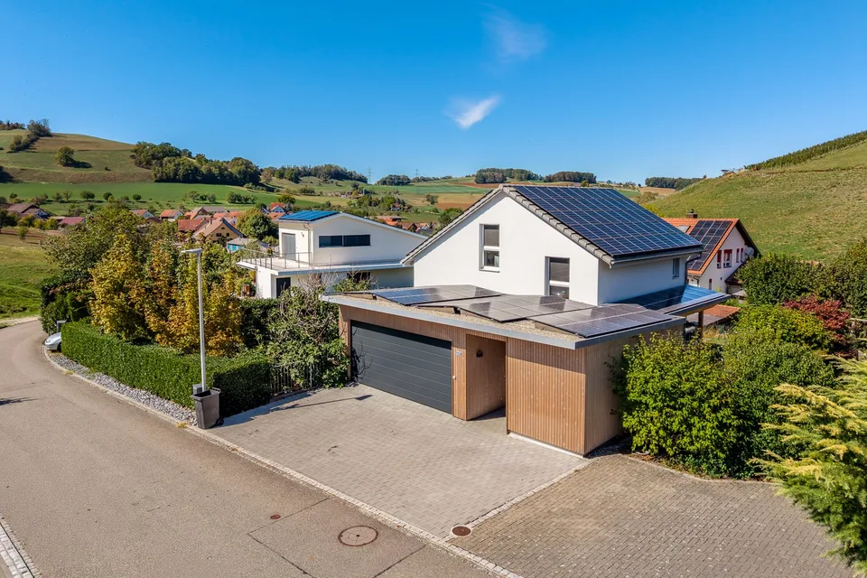 Modern, luxurious 7½-room villa with a heated swimming pool, etc. – Foto 3 von 13