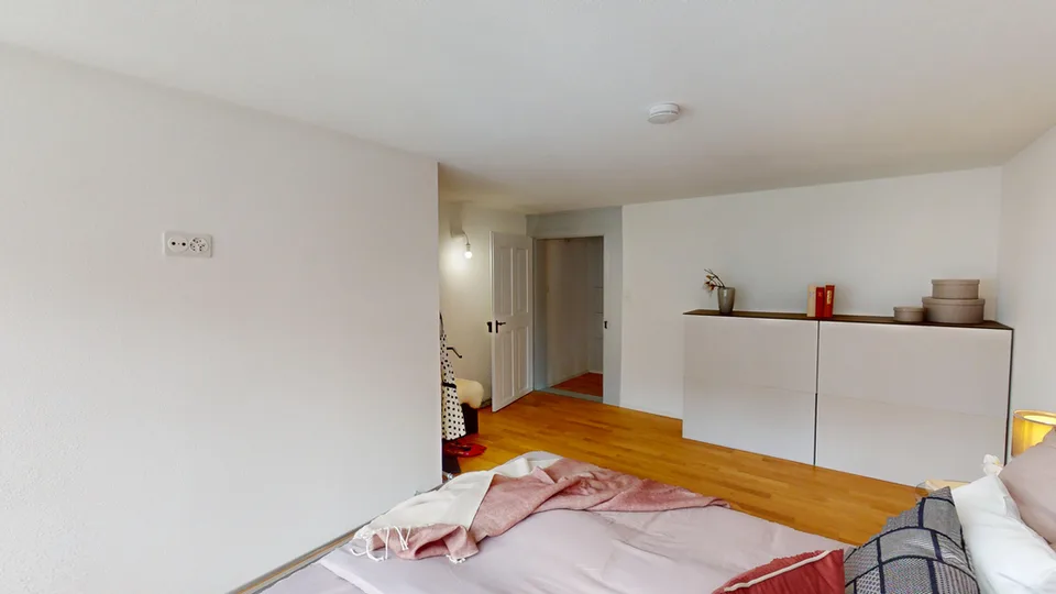 Sanierte 2.5 Zimmer-Wohnung in historischem Gebäude zu vermieten! – Foto 5 von 8