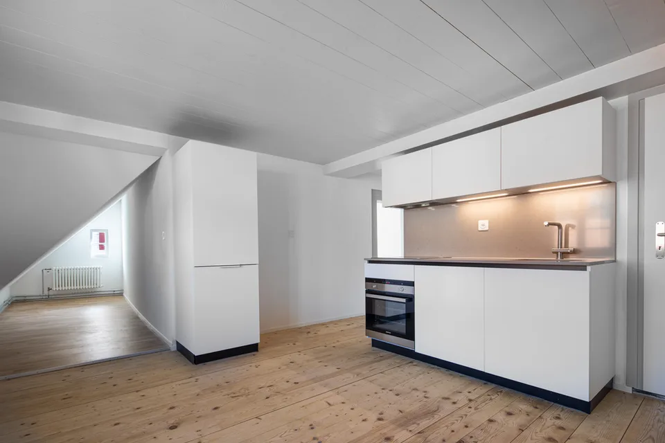 Sanierte 2.5 Zimmer-Wohnung in historischem Gebäude zu vermieten! – Foto 8 von 8