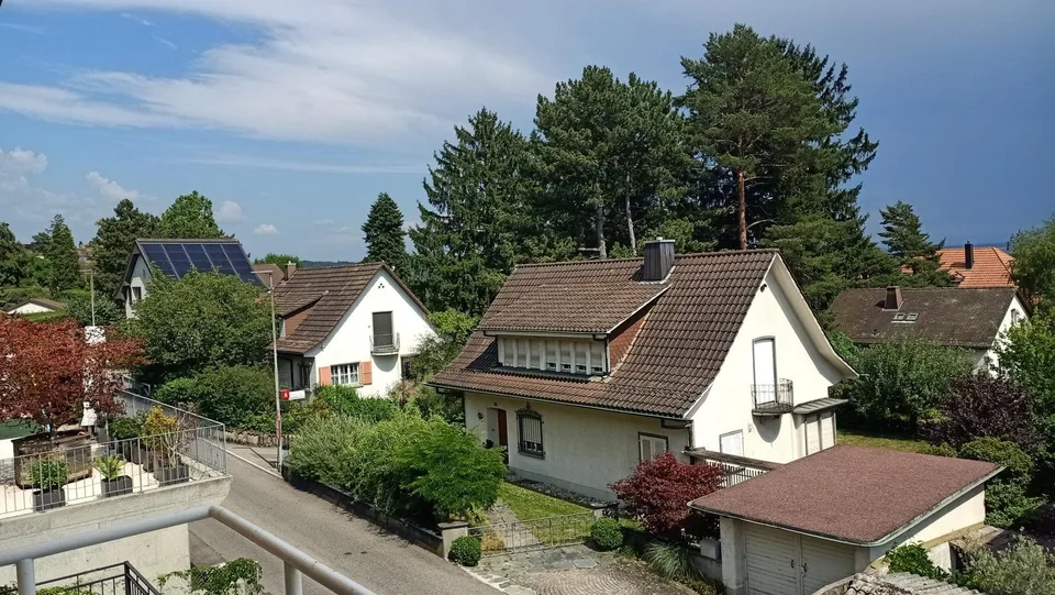 Schöne Villa mit 2 Wohnungen und Erweiterungspotenzial – Foto 3 von 21